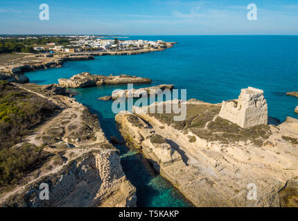 Roca Vecchia, près de côte de la province de Lecce, dans la région de Salento des Pouilles, Italie du sud. Banque D'Images