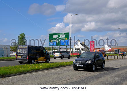 Le trafic sur l'Autoroute A8 près de l'intersection Newbridge la jonction 1 de l'autoroute M9, à l'extérieur de Edimbourg, Ecosse Banque D'Images