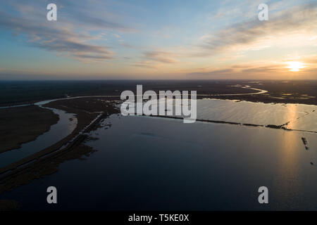 Le Peenestrom près de Usedom au coucher du soleil Banque D'Images