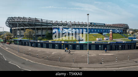 Vue extérieure de l'ensemble de la côté est de Murrayfield rugby football stadium à Édimbourg lors d'une journée ensoleillée, East Lothian, Scotland Banque D'Images