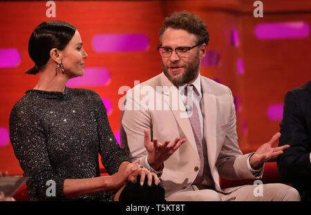 Charlize Theron et Seth Rogen pendant le tournage pour le Graham Norton Show à BBC Television Centre 6 Studioworks, Wood Lane, Londres, pour être diffusé sur BBC One le vendredi soir. Banque D'Images