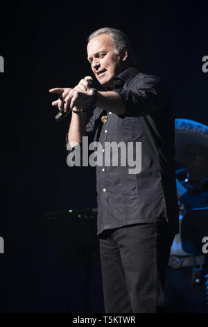 Chanteur espagnol Bertin Osborne effectue au Teatro Calderon à Madrid comprend : Bertin Osborne Où : Madrid, Espagne Quand : 25 Mar 2019 Crédit : Oscar Gonzalez/WENN.com Banque D'Images