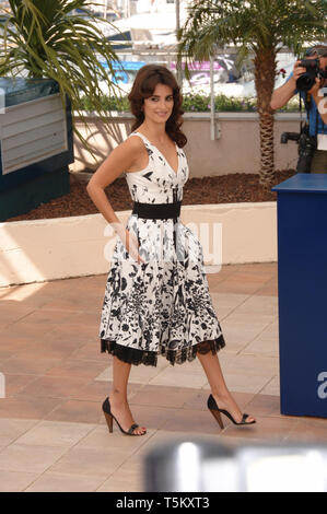 CANNES, FRANCE. 19 mai 2006 : l'actrice PENELOPE CRUZ à une séance de photos pour 'Volver' à la 59e Annual International Film Festival de Cannes. © 2006 Paul Smith / Featureflash Banque D'Images