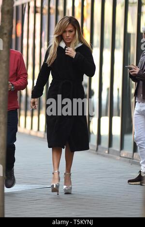 Jennifer Lopez dehors et environ pour la célébrité Candids - WED, , New York, NY Le 24 avril, 2019. Photo par : Kristin Callahan/Everett Collection Banque D'Images
