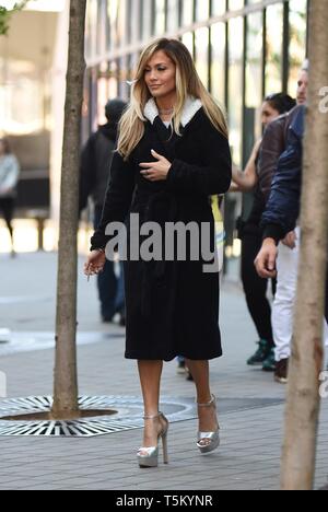 Jennifer Lopez dehors et environ pour la célébrité Candids - WED, , New York, NY Le 24 avril, 2019. Photo par : Kristin Callahan/Everett Collection Banque D'Images