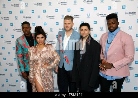 Los Angeles, USA. Apr 25, 2019. LOS ANGELES, CA - 25 avril : Pentatonix assiste à l'événement de la Californie nous jour au Forum "fabuleux" le 25 avril 2019 à Los Angeles, Californie. Credit : Imagespace/Alamy Live News Banque D'Images