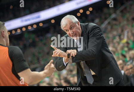 Kaunas, Lituanie. Apr 25, 2019. Entraîneur de Beko Fenerbahce Istanbul Zeljko Obradovic réagit au cours de la quatrième pièce de théâtre de l'Euroligue de basket-ball match entre la Lituanie et la Turquie du Zalgiris Kaunas Fenerbahce Istanbul de Beko à Kaunas, Lituanie, 25 avril 2019. Beko Fenerbahce Istanbul a gagné 99-82. Alfredas Crédit : Pliadis/Xinhua/Alamy Live News Banque D'Images