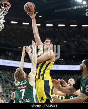 Kaunas, Lituanie. Apr 25, 2019. Ahmet Duverioglu de Beko Fenerbahce Istanbul va jusqu'à un tir au cours de la quatrième pièce de théâtre de l'Euroligue de basket-ball match entre la Lituanie et la Turquie du Zalgiris Kaunas Fenerbahce Istanbul de Beko à Kaunas, Lituanie, 25 avril 2019. Beko Fenerbahce Istanbul a gagné 99-82. Alfredas Crédit : Pliadis/Xinhua/Alamy Live News Banque D'Images