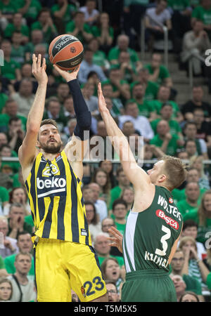 Kaunas, Lituanie. Apr 25, 2019. Marko Guduric (L) de Beko Fenerbahce Istanbul pousses durant la quatrième pièce de théâtre de l'Euroligue de basket-ball match entre la Lituanie et la Turquie du Zalgiris Kaunas Fenerbahce Istanbul de Beko à Kaunas, Lituanie, 25 avril 2019. Beko Fenerbahce Istanbul a gagné 99-82. Alfredas Crédit : Pliadis/Xinhua/Alamy Live News Banque D'Images