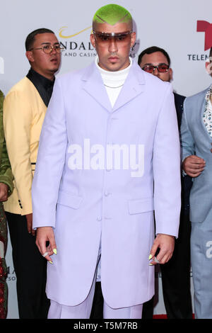 Las Vegas, États-Unis. Apr 25, 2019. LAS VEGAS, NEVADA, USA - 25 avril : Bad Bunny arrive au Billboard Latin Music Awards 2019 qui a eu lieu au Mandalay Bay Events Center le 25 avril 2019 à Las Vegas, Nevada, United States. (Photo par Xavier Collin/Image Crédit : Agence de Presse) L'agence de presse Image/Alamy Live News Banque D'Images