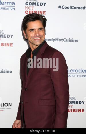 Los Angeles, CA. Apr 25, 2019. John Stamos aux arrivées pour la fondation de la recherche sur la sclérodermie Cool Comedy Gala-bénéfice de la cuisine chaude, le Four Seasons Hotel Los Angeles at Beverly Hills, Los Angeles, CA le 25 avril 2019. Credit : Priscilla Grant/Everett Collection/Alamy Live News Banque D'Images