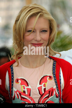 L'actrice australienne Cate Blanchett pose lors d'un photocall pour son film 'Babel' au Palais des Festival de Cannes, France, le mardi 23 mai 2006. Photo : Hubert Boesl | conditions dans le monde entier Banque D'Images