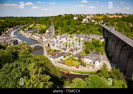 Dinan, le port sur les rives de la Rance, Bretagne, France Banque D'Images