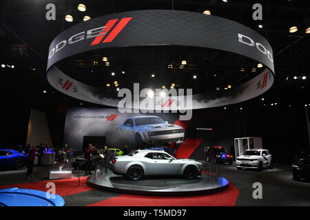 New York International Auto Show, Javits Center, USA - 17 Apr 2019 - La 2019 Dodge Challenger SRT Hellcat Redeye Widebody exposée au New York Banque D'Images