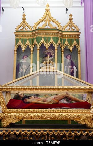 Sculpture en bois du corps de Jésus Christ dans l'intérieur de la cathédrale d'Antigua, Antigua Guatemala Amérique latine Banque D'Images