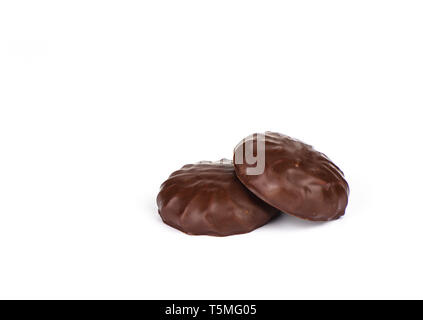 Glaçage au chocolat guimauve dans isolé sur fond blanc. Copy space Banque D'Images