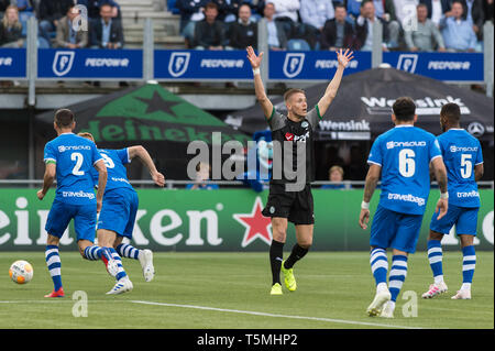 24 avril 2019 Zwolle, Pays-Bas Eredivisie néerlandaise de football PEC Zwolle v FC Groningen Eredivisie 2018 - 2019. Paul Gladon du FC Groningen, Banque D'Images