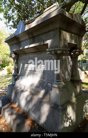 La tombe de John Caldwell Calhoun à Charleston, Caroline du Sud, USA. Calhoun mourut en 1850 et sa tombe a été défiguré pendant la guerre entre les États. Banque D'Images