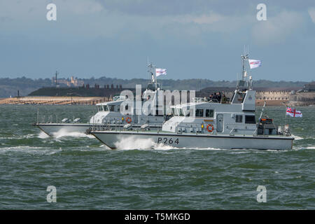 La Marine royale classe Archer bateaux de patrouille du 1er Escadron de patrouille partir en mer pour un entraînement au large de Portsmouth, Royaume-uni le 25/4/19. Banque D'Images