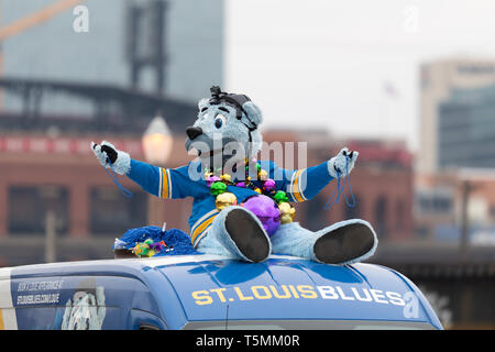 St Louis, Missouri, USA - 2 mars, 2019 : Bud Light Grand Parade, Louie mascotte des Blues de Saint-Louis, l'équipe de hockey Banque D'Images