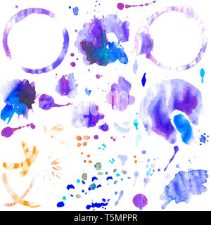 Ensemble d'aquarelle violet image isolée de cercles de café et de thé plus libre avec blot et spray Banque D'Images