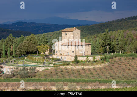 Ferme toscane traditionnelle en pierre situé en pleine campagne dans le Chianti shire, près de Panzano,Toscane,Italie,Europe Banque D'Images