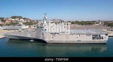 United States Navy Combat Littoral Bateau amarré à Mazatlan, Mexique. Banque D'Images