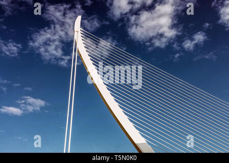 Valence Espagne City Bridge Europe, futuriste contemporain moderne architecture Valencia Bridge Assut de l'Or, Pont dans la Cité des Arts et des Sciences Banque D'Images