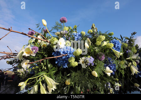 Beauté décoration floristique avec fleurs tropicales colorées Banque D'Images