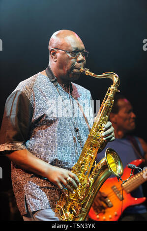 Camaroonian, saxophoniste Manu Diabango à la Festival Womad, Charlton Park, Malmesbury, Royaume-Uni le 25 juillet 2014 Banque D'Images