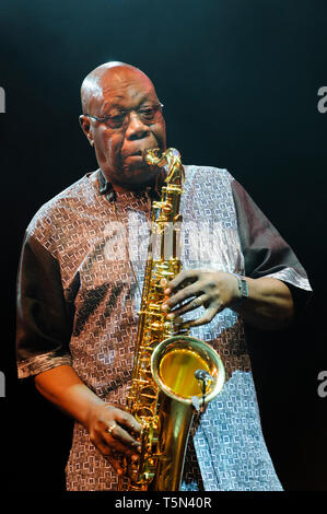 Camaroonian, saxophoniste Manu Diabango à la Festival Womad, Charlton Park, Malmesbury, Royaume-Uni le 25 juillet 2014 Banque D'Images