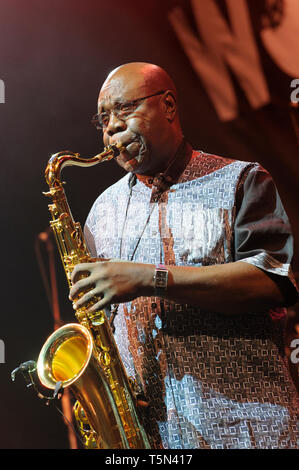 Camaroonian, saxophoniste Manu Diabango à la Festival Womad, Charlton Park, Malmesbury, Royaume-Uni le 25 juillet 2014 Banque D'Images