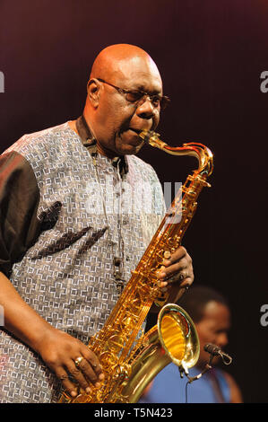 Camaroonian, saxophoniste Manu Diabango à la Festival Womad, Charlton Park, Malmesbury, Royaume-Uni le 25 juillet 2014 Banque D'Images