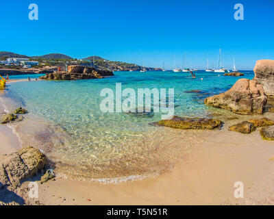 La plage de Cala Tarida. Sant Josep de sa Talaia. L'île d'Ibiza. Iles Baléares. Îles. Espagne Banque D'Images