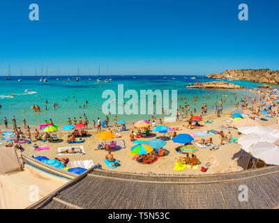 La plage de Cala Tarida. Sant Josep de sa Talaia. L'île d'Ibiza. Iles Baléares. Îles. Espagne Banque D'Images