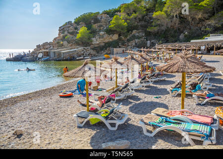 La plage de Cala Carbo. Sant Josep de sa Talaia. L'île d'Ibiza. Iles Baléares. Îles. Espagne Banque D'Images