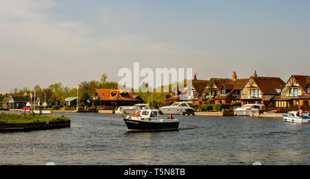 Les Norfolk Broads ont besoin pour s'assurer que tous les services de police les vacanciers, touristes et habitants se comporter eux-mêmes et de respecter les statuts locaux. De perf Banque D'Images