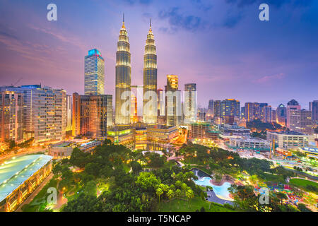 Kuala Lumpur, Malaisie park et skyline at Dusk. Banque D'Images