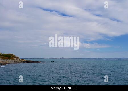 Vue sur St Michael's Mount De Mousehole, Marazion, Cornwall, Angleterre. Banque D'Images