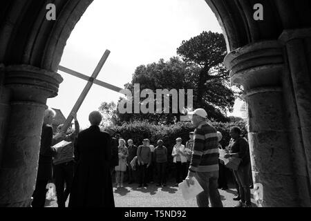 Procession de foi religieuse, le Vendredi Saint 2019, Ventnor, île de Wight, au Royaume-Uni. Banque D'Images