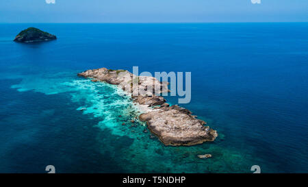 Tokong Kemudi Island, vue aérienne de l'île de RAWA, idyllique île tropicale de Malaisie à la plongée libre Banque D'Images