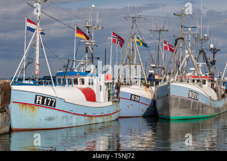 Les bateaux de pêche traditionnels danois à Gilleleje, Danemark Harbour Banque D'Images