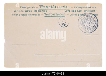 Carte postale jaunie vintage blanc, vers 1890, l'arrière avec de vieux post bavarois allemand et meter stamp, et le texte de l'union postale, carte postale et isolé sur Banque D'Images