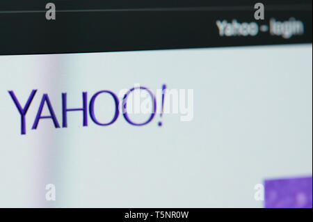 New York, USA - 22 avril 2019 : page d'accueil de Yahoo sur l'écran de l'ordinateur portable close up Banque D'Images