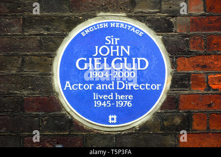 Londres, Angleterre, Royaume-Uni. Blue Plaque commémorative : Sir John Gielgud 1904-2000 Acteur et vécu ici 1945-1976. 16 Cowley Street, Westminster Banque D'Images