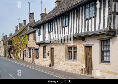 Kings Head House et The Wheatsheaf Inn. Northleach, Gloucestershire, Cotswolds, en Angleterre Banque D'Images