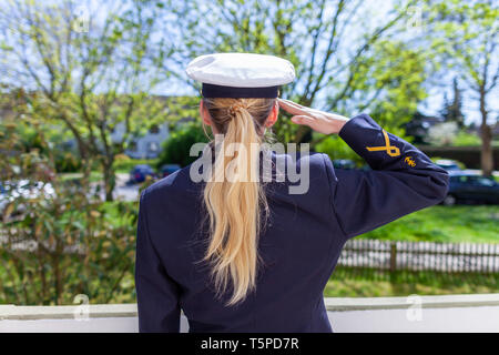 Femme dans un uniforme militaire de la Bundeswehr allemande Banque D'Images