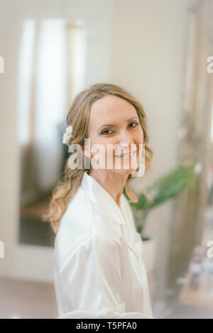 Smiling young woman Banque D'Images