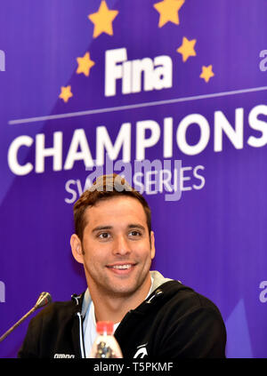 Guangzhou. Apr 26, 2019. Chad le Clos de l'Afrique du Sud assiste à la conférence de presse pour la nouvelle série de natation des Champions de la FINA à Guangzhou, Chine, le 26 avril 2019. Credit : Liu Dawei/Xinhua/Alamy Live News Banque D'Images