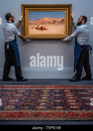 Sothebys, Londres, Royaume-Uni. 26 avr 2019. Jean-Léon Gérôme, le cavalier et sa monture dans le désert, huile sur toile, 1872, Estimation£1,000,000-1,500 000 - un essai de 1 200 ans d'art du Moyen-Orient à Sotheby's Londres. Les ventes aux enchères aura lieu le 30 avril et 1 mai. Crédit : Guy Bell/Alamy Live News Banque D'Images